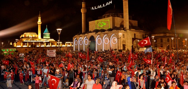 Konya’da ’demokrasi nöbeti’ sürüyor