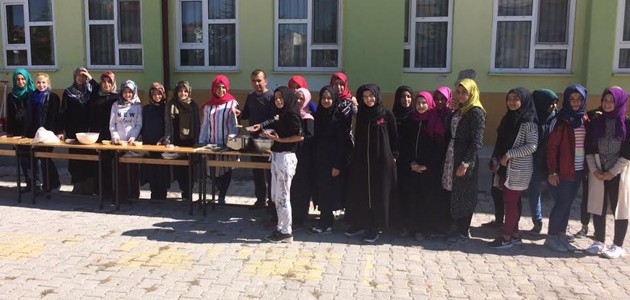 Beyşehir Kız Anadolu İmam Hatip Lisesinde aşure etkiniği