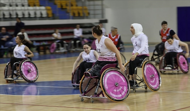 Türkiye'nin tek tekerlekli sandalye kadın basketbol takımı: Lotus Engelliler