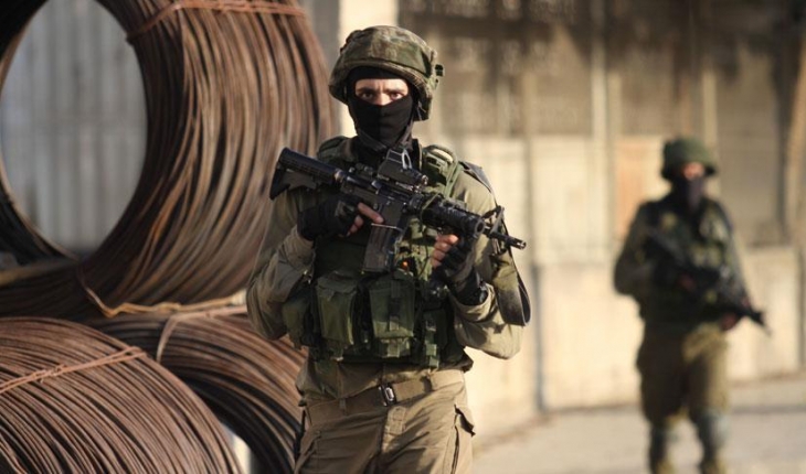 İsrail ordusu Batı Şeria’da 22 Filistinliyi gözaltına aldı