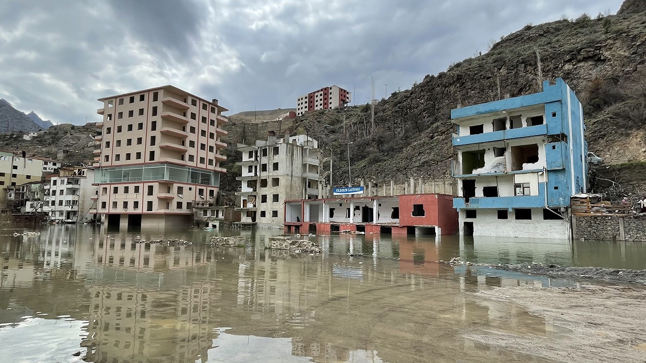 Yusufeli’nin eski ilçe merkezi baraj suları altında kalmaya başladı