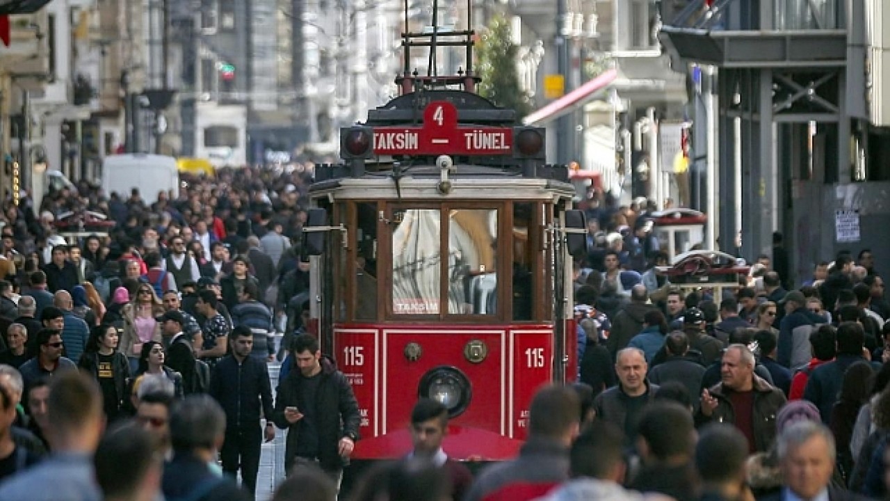 Türkiye nüfusunun yüzde  67,9'u yoğun kentte yaşıyor