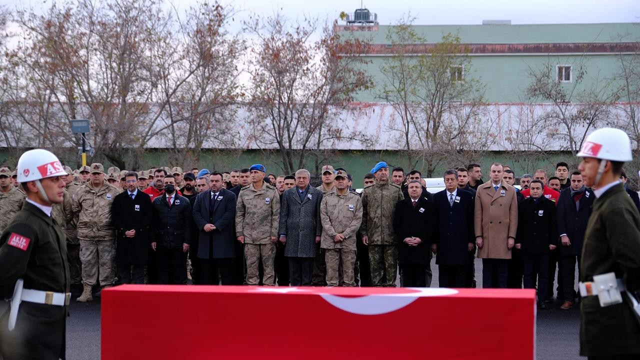 Pençe-Kilit Operasyonu bölgesinde şehit olan asker için Şırnak’ta tören düzenlendi