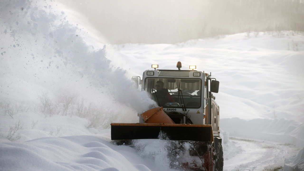 Kar kalınlığının 1,5 metreye ulaştı! Tunceli’nin köylerinde yol açma çalışmaları sürüyor