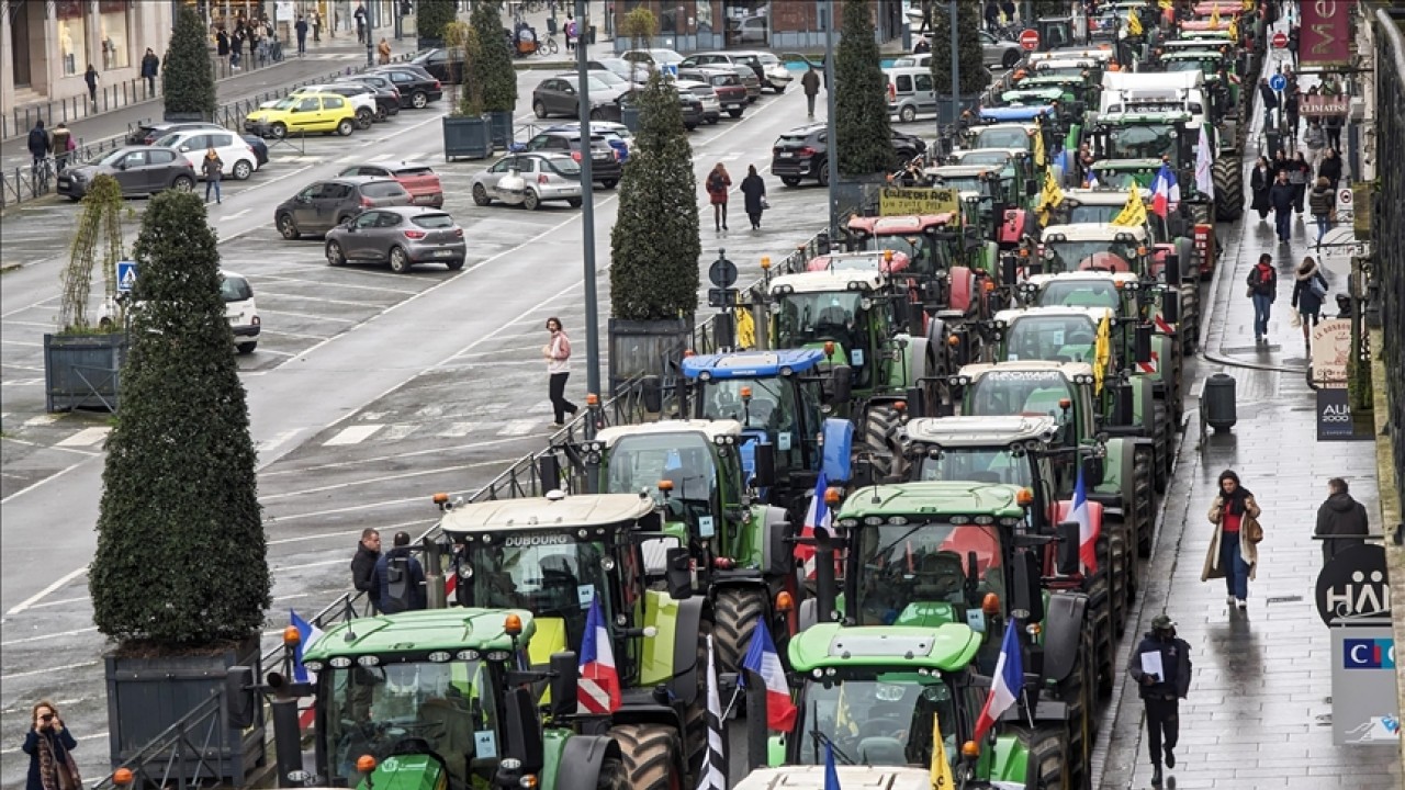 Çiftçilerin protestosu Fransa ve İspanya arasında “domates“ tartışmasına neden oldu