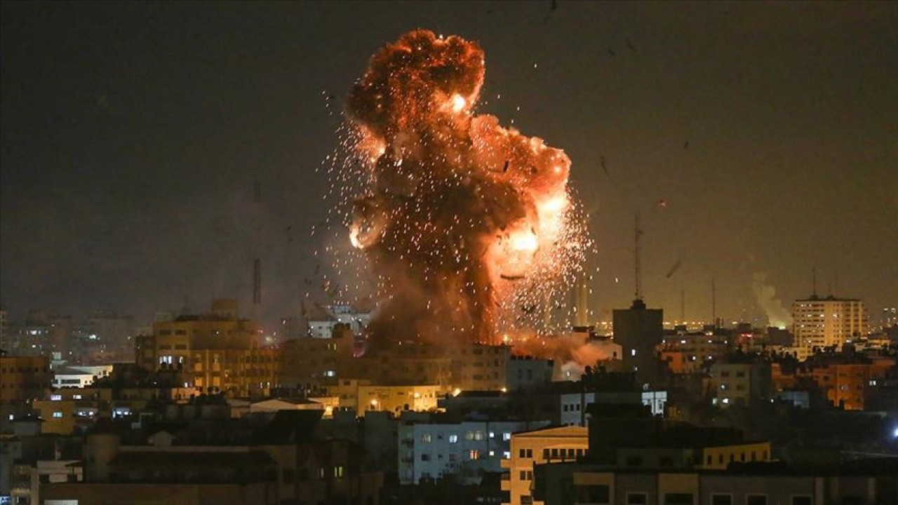 İsrail, Gazze'ye gece boyu düzenlediği saldırılarda onlarca Filistinliyi öldürdü