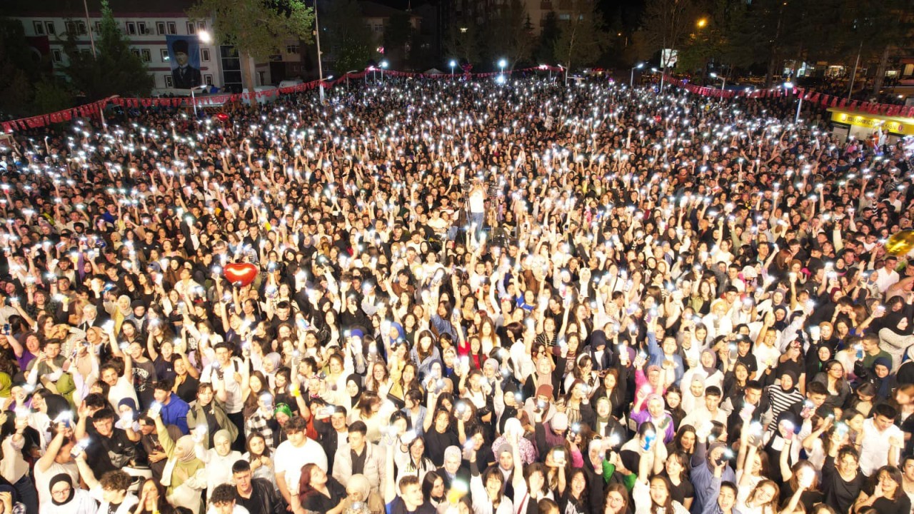 Seydişehir’de Pinhani konseri bayram coşkusunu doruğa çıkarttı