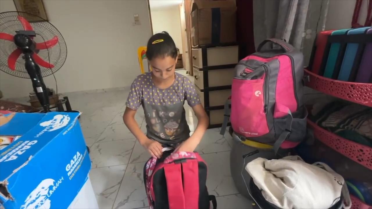 Filistinli kız çocuğunun okul çantası 